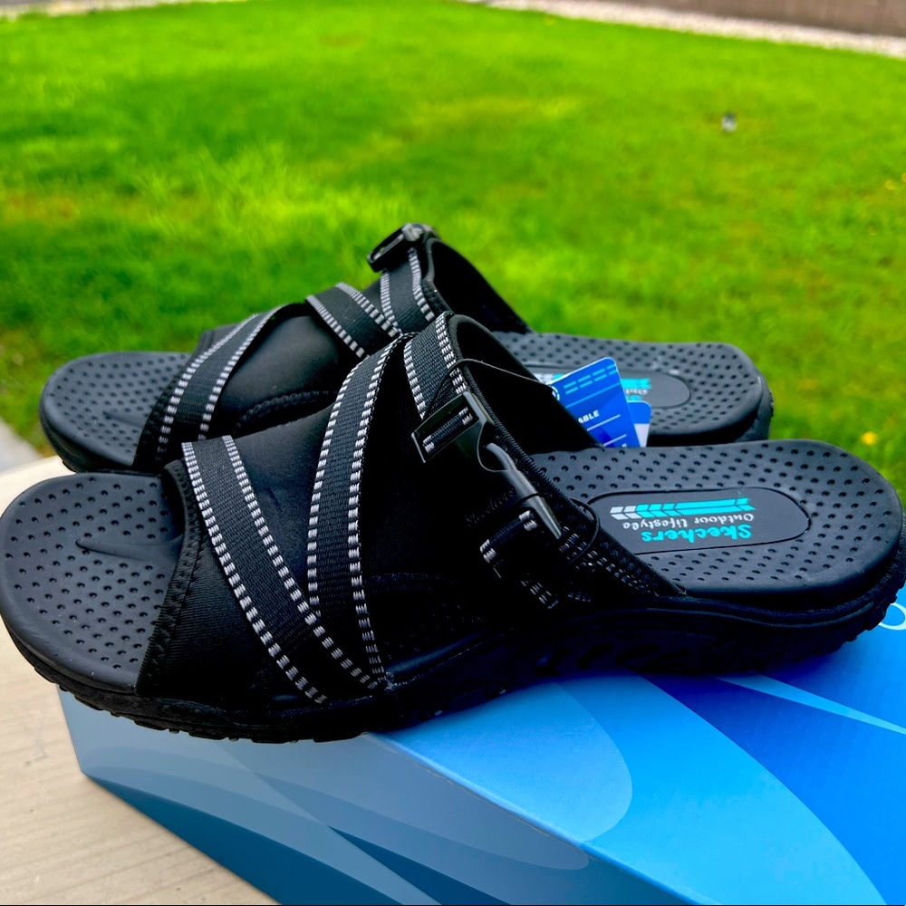 Skechers Adventure NWT size 9